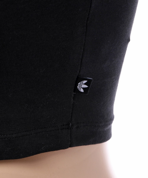 adidas（アディダス）の「【adicolor】オリジナルス クロップドTシャツ [STRIPES CROPPED TEE]（Tシャツ/カットソー・レディース・ブラック・XX-LARGE/MEDIUM/XXX-LARGE/LARGE/X-SMALL/SMALL）」の4枚目の写真