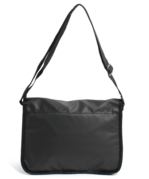 BEAMS(ビームス)の「GRAVIS / HOBO SMALL YH(ショルダーバッグ・メンズ・ブラック・ONE SIZE)」の3枚目の写真