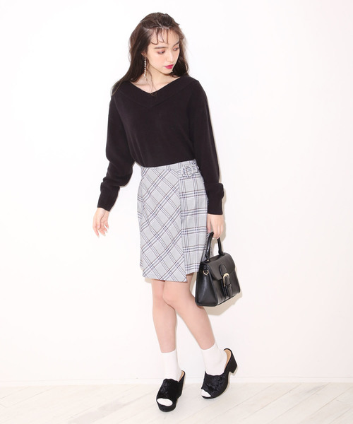 one after another NICE CLAUP(ワンアフターアナザーナイスクラップ)の「Vあきゆるっとシンプルニット(ニット/セーター・レディース・ブラック/ピンク/アイボリー/ラベンダー/レッド系その他・FREE)」の17枚目の写真