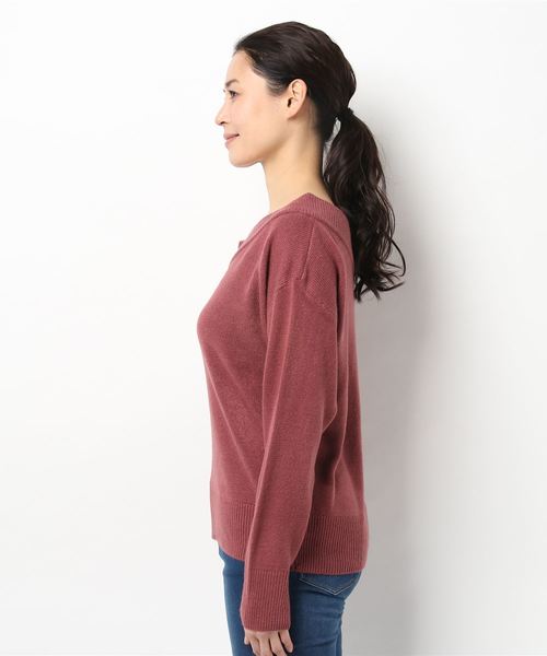 one after another NICE CLAUP(ワンアフターアナザーナイスクラップ)の「Vあきゆるっとシンプルニット(ニット/セーター・レディース・ブラック/ピンク/アイボリー/ラベンダー/レッド系その他・FREE)」の6枚目の写真