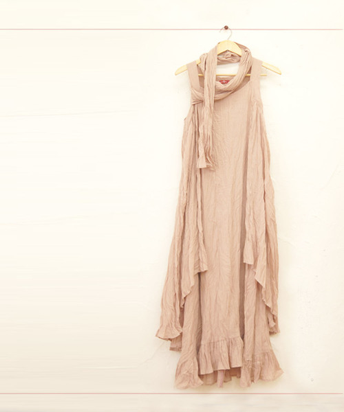 cawaii(カワイイ)の「デザインにこだわった服を届けたくて。マキシワンピース(ワンピース・レディース・スモークピンク・FREE)」の2枚目の写真