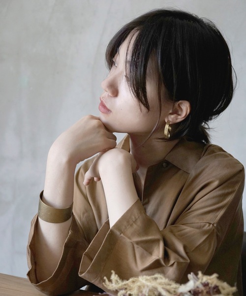 contra bo nepre(コントラ ボ ネプレ )の「APICAL pierce thin twist / アピカルピアスシンツイスト(ピアス(両耳用)・レディース・ゴールド・FREE)」の4枚目の写真
