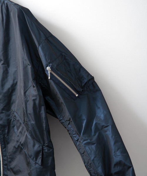 STUDIOUS（ステュディオス）の「【STUDIOUS HIGH】メモリータフタオーバーサイズMA1（MA-1・メンズ・ネイビー/バーガンディー・1/2）」の3枚目の写真