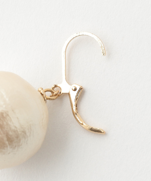 PAPILLONNER(パピヨネ)の「ボリュームパールピアス(ピアス(両耳用)・レディース・ホワイト×ゴールド・FREE)」の4枚目の写真