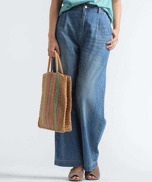 LIPSTAR(リップスター)の「タックワイドデニムパンツ(デニムパンツ・レディース・ブルー/ライトブルー・M/S)」の2枚目の写真