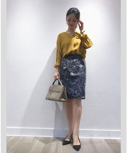 YECCA VECCA(イェッカヴェッカ)の「P.モノトーン線画フラワースカート(スカート・レディース・ネイビー/ホワイト・M/S)」の2枚目の写真