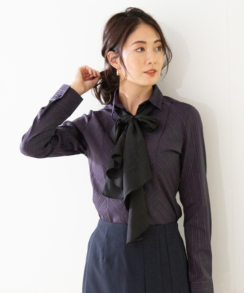 NARACAMICIE(ナラカミーチェ)の「サテンストライプリボン付長袖シャツ(シャツ/ブラウス・レディース・ホワイト/ベージュ/ネイビー・SMALL/MEDIUM/LARGE)」の21枚目の写真
