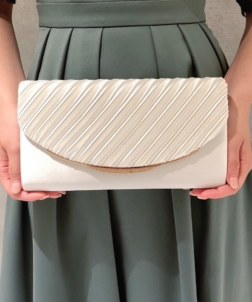 Cupid Heart（キューピッドハート）の「【Cupid Heart】結婚式BAG サテンプリーツバッグ（クラッチバッグ・レディース・ライトグレー/ベージュ/オフホワイト/ライトブラック・MEDIUM）」の17枚目の写真