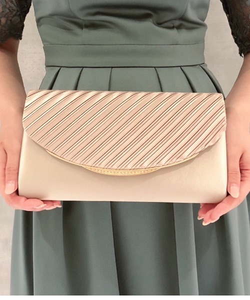 Cupid Heart（キューピッドハート）の「【Cupid Heart】結婚式BAG サテンプリーツバッグ（クラッチバッグ・レディース・ライトグレー/ベージュ/オフホワイト/ライトブラック・MEDIUM）」の13枚目の写真