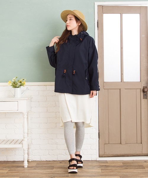 EVLOVE(イヴロヴ)の「ラウンドヘムマウンテンパーカー(マウンテンパーカー・レディース・ブラック/ネイビー・13号/15号/17号)」の7枚目の写真