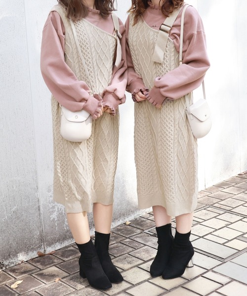 PairPair（ペアペア）の「ワンショルケーブルニットジャンパースカート（ジャンパースカート・レディース・ライトベージュ/ブラウン/モカ・FREE）」の4枚目の写真