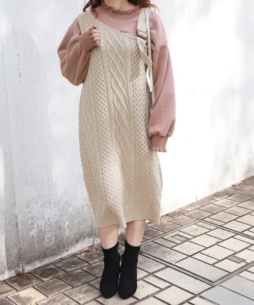 PairPair（ペアペア）の「ワンショルケーブルニットジャンパースカート（ジャンパースカート・レディース・ライトベージュ/ブラウン/モカ・FREE）」の7枚目の写真