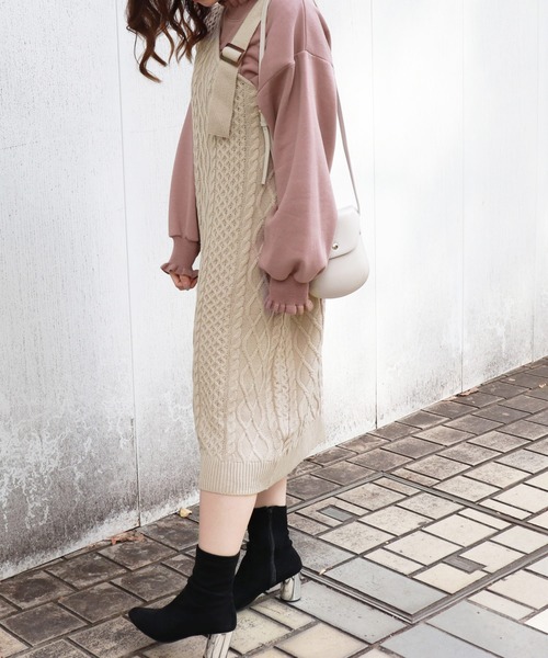PairPair（ペアペア）の「ワンショルケーブルニットジャンパースカート（ジャンパースカート・レディース・ライトベージュ/ブラウン/モカ・FREE）」の8枚目の写真