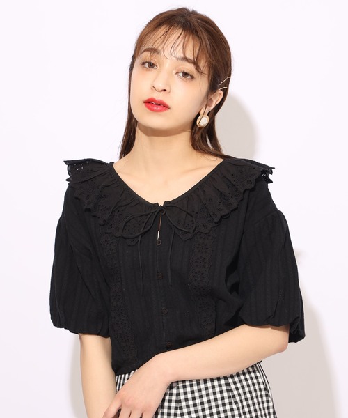 one after another NICE CLAUP(ワンアフターアナザーナイスクラップ)の「チロルフリル羽織ブラウス(シャツ/ブラウス・レディース・オフホワイト/ブラック/その他・FREE)」の1枚目の写真