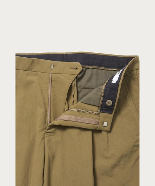 District（ディストリクト）の「＜District（ディストリクト）＞ ナイロン ２プリーツ ワイド（その他パンツ・メンズ・ブラック/ベージュ・LARGE/SMALL/MEDIUM/X-SMALL/XS）」の3枚目の写真