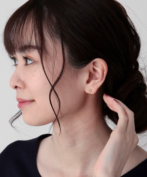 COCOSHNIK(ココシュニック)の「K18ビーンズ スタッドピアス(ピアス(両耳用)・レディース・ホワイト系その他7・00)」の2枚目の写真