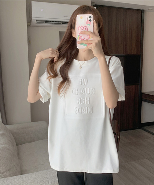 JUNOAH（ジュノア）の「エンボス加工ロゴTシャツ（Tシャツ/カットソー・レディース・グレー/ブラック/ネイビー/ホワイト/ブラウン・LARGE/MEDIUM/X-LARGE）」の6枚目の写真