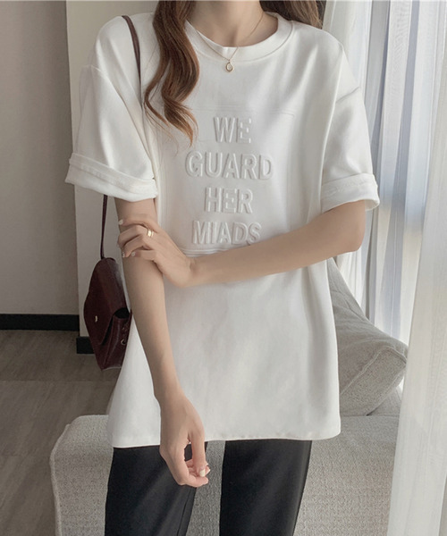 JUNOAH（ジュノア）の「エンボス加工ロゴTシャツ（Tシャツ