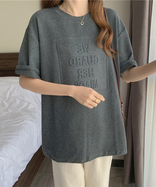 JUNOAH（ジュノア）の「エンボス加工ロゴTシャツ（Tシャツ/カットソー・レディース・グレー/ブラック/ネイビー/ホワイト/ブラウン・LARGE/MEDIUM/X-LARGE）」の10枚目の写真