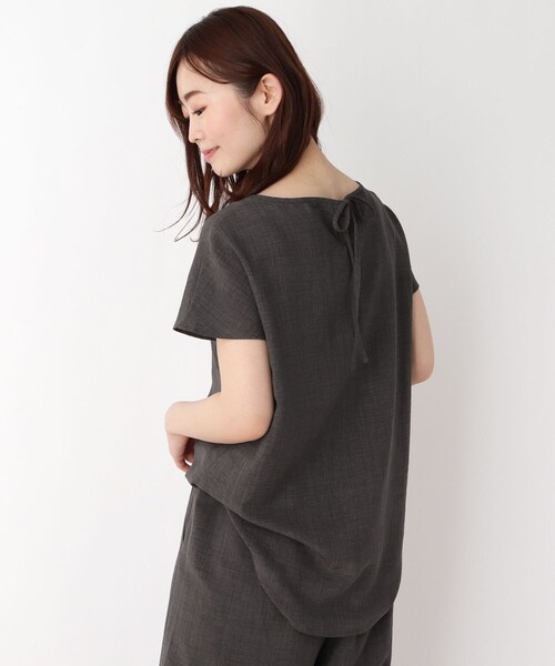 pink adobe(ピンクアドベ)の「◆【M-LL】【洗える】リネンライク バックリボン ブラウス(シャツ/ブラウス・レディース・チャコールグレー/カーキ/ナチュラル/ライトパープル・40/38/42)」の2枚目の写真