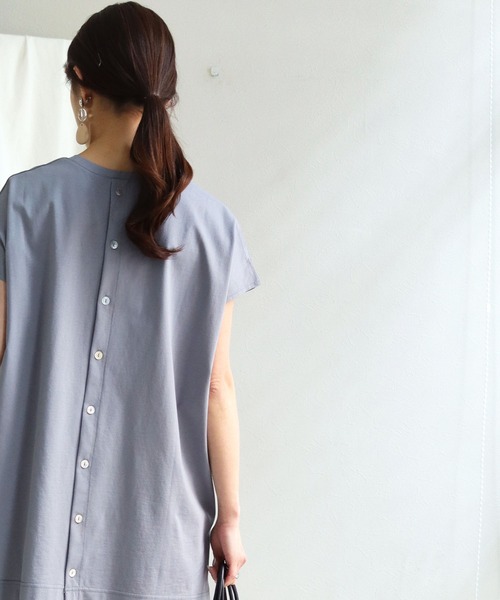 HER CLOSET(ハークローゼット)の「【shemoshelly】ドライタッチコットンバックスリットボタンフレンチスリーブ半袖プルオーバー(Tシャツ/カットソー・レディース・ブラック/オフホワイト/ピンク/ブルー/モカ・M)」の4枚目の写真