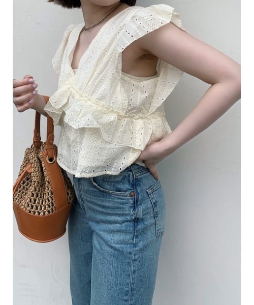 MOUSSY(マウジー)の「V/N LACE FRILL トップス(タンクトップ・レディース・ブラック/アイボリー/ライトブルー・1/2)」の18枚目の写真