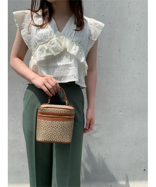 MOUSSY(マウジー)の「V/N LACE FRILL トップス(タンクトップ・レディース・ブラック/アイボリー/ライトブルー・1/2)」の4枚目の写真