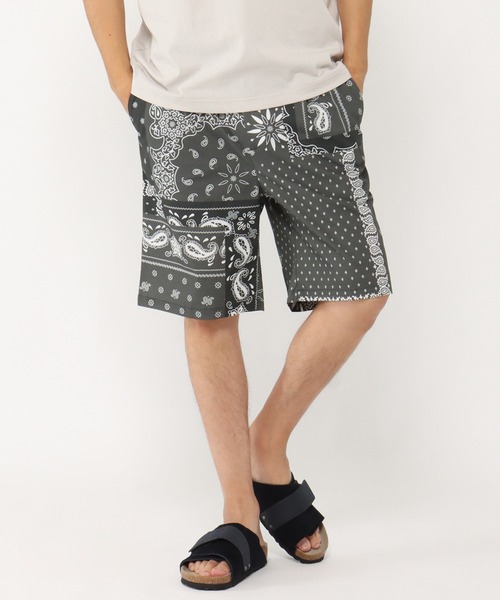 ikka(イッカ)の「ストレッチバンダナプリントショーツ(その他パンツ・メンズ・チャコールグレー/ブラウン・M/L)」の2枚目の写真