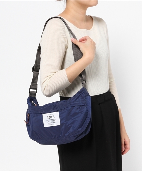 LBC（エルビーシー）の「レジスタントソレイユショルダー（ショルダーバッグ・レディース・ブラック/レッド/ネイビー/ベージュ/イエロー/オフホワイト/グレー/ワインレッド・ONE SIZE）」の15枚目の写真