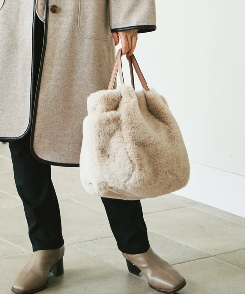 ikka（イッカ）の「エコファー2WAY Wポケットトートバッグ（ショルダーバッグ・レディース・オフホワイト/ブラウン/ピンク/ダークグリーン・FREE）」の2枚目の写真