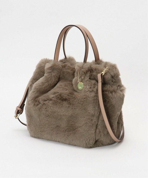 ikka（イッカ）の「エコファー2WAY Wポケットトートバッグ（ショルダーバッグ・レディース・オフホワイト/ブラウン/ピンク/ダークグリーン・FREE）」の3枚目の写真