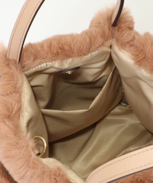 ikka（イッカ）の「エコファー2WAY Wポケットトートバッグ（ショルダーバッグ・レディース・オフホワイト/ブラウン/ピンク/ダークグリーン・FREE）」の10枚目の写真