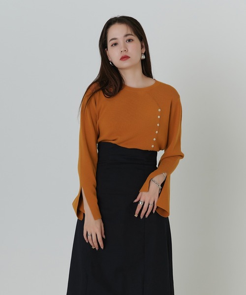 TINA：JOJUN 飾り釦付き ニット ミントグレー TINA：JOJUN（ティーナジョジュン）の「飾り釦付き ニット TINA