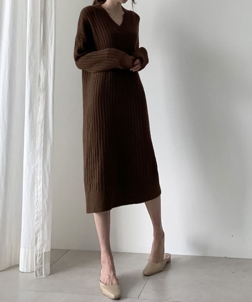 Doula Doula（ドゥーラドゥーラ）の「Vネックリブニットワンピース（ワンピース・レディース・オフホワイト/ブラウン/ブラック・FREE）」の5枚目の写真