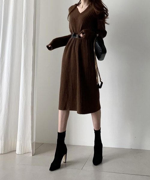 Doula Doula（ドゥーラドゥーラ）の「Vネックリブニットワンピース（ワンピース・レディース・オフホワイト/ブラウン/ブラック・FREE）」の4枚目の写真