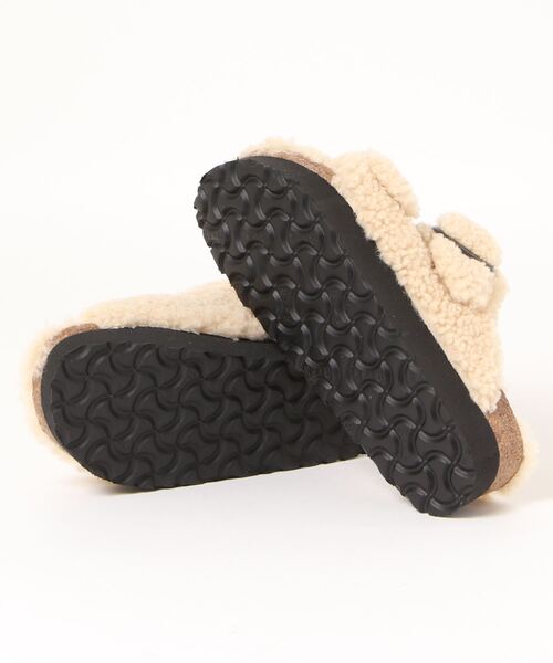 SLOBE IENA（スローブイエナ）の「【BIRKEN STOCK】Papillio Big Buckle Teddy Aサンダル◆（スリッポン・レディース・ブラック/アイボリー・35/38/37/36）」の3枚目の写真