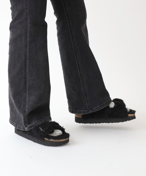 SLOBE IENA（スローブイエナ）の「【BIRKEN STOCK】Papillio Big Buckle Teddy Aサンダル◆（スリッポン・レディース・ブラック/アイボリー・35/38/37/36）」の14枚目の写真