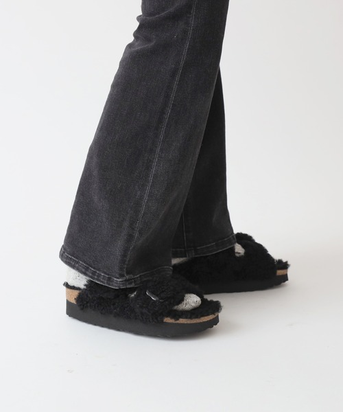 SLOBE IENA（スローブイエナ）の「【BIRKEN STOCK】Papillio Big Buckle Teddy Aサンダル◆（スリッポン・レディース・ブラック/アイボリー・35/38/37/36）」の13枚目の写真