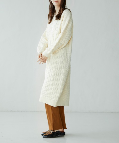 SAISON DE PAPILLON(セゾンドパピヨン)の「ケーブル編みVネックニットワンピース(ワンピース・レディース・ベージュ/アイボリー/グレー・S/L/M)」の14枚目の写真