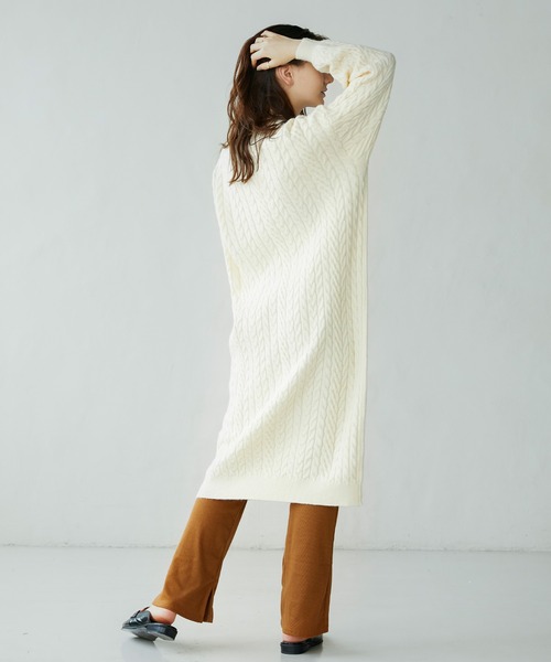 SAISON DE PAPILLON(セゾンドパピヨン)の「ケーブル編みVネックニットワンピース(ワンピース・レディース・ベージュ/アイボリー/グレー・S/L/M)」の19枚目の写真