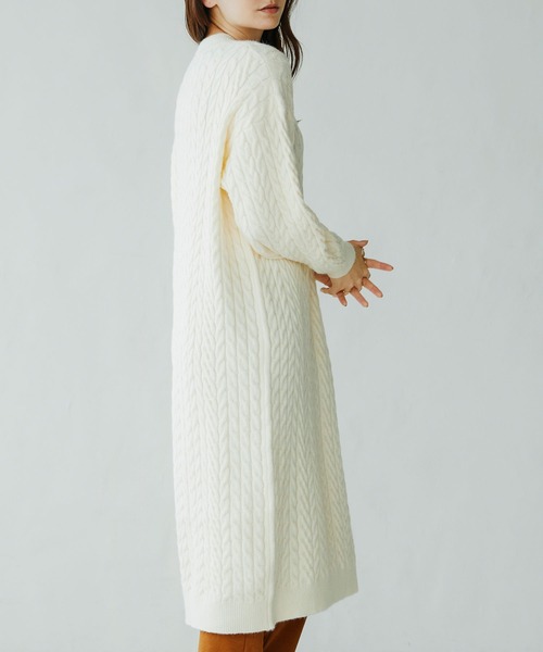 SAISON DE PAPILLON(セゾンドパピヨン)の「ケーブル編みVネックニットワンピース(ワンピース・レディース・ベージュ/アイボリー/グレー・S/L/M)」の5枚目の写真