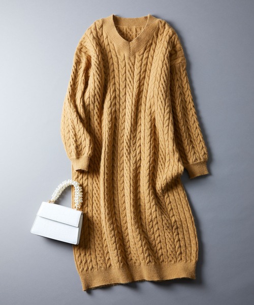 SAISON DE PAPILLON(セゾンドパピヨン)の「ケーブル編みVネックニットワンピース(ワンピース・レディース・ベージュ/アイボリー/グレー・S/L/M)」の18枚目の写真