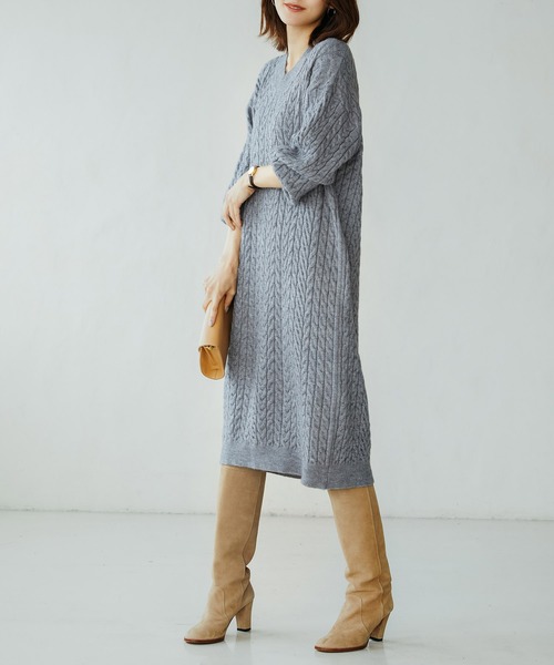 SAISON DE PAPILLON(セゾンドパピヨン)の「ケーブル編みVネックニットワンピース(ワンピース・レディース・ベージュ/アイボリー/グレー・S/L/M)」の20枚目の写真