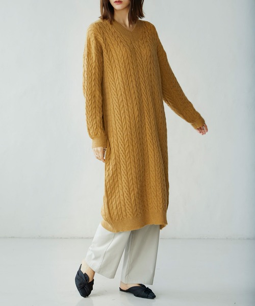 SAISON DE PAPILLON(セゾンドパピヨン)の「ケーブル編みVネックニットワンピース(ワンピース・レディース・ベージュ/アイボリー/グレー・S/L/M)」の12枚目の写真