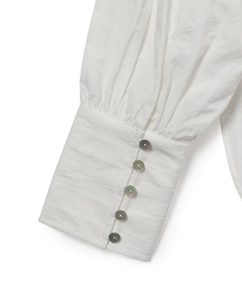 ADAM ET ROPE'（アダムエロペ）の「【アウトレット店舗・WEB限定】フロントボタンパフスリーブブラウス（シャツ/ブラウス・レディース・ホワイト/サックスブルー・FREE）」の4枚目の写真