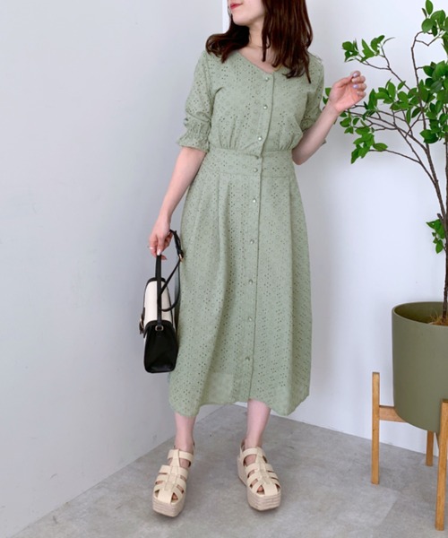 OLIVE des OLIVE（オリーブデオリーブ）の「【WEB限定】低身長さんにもおすすめ！刺繍レースＶネックワンピース（ワンピース・レディース・ホワイト/サックスブルー/ブラック/ミント/ラベンダー/ライム・FREE）」の4枚目の写真
