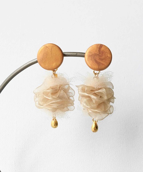 tone(トーン)の「【atelier*mio】クレイ × シフォンチュール costume jewelry earring(イヤリング・レディース・ゴールド/シルバー・FREE)」の2枚目の写真