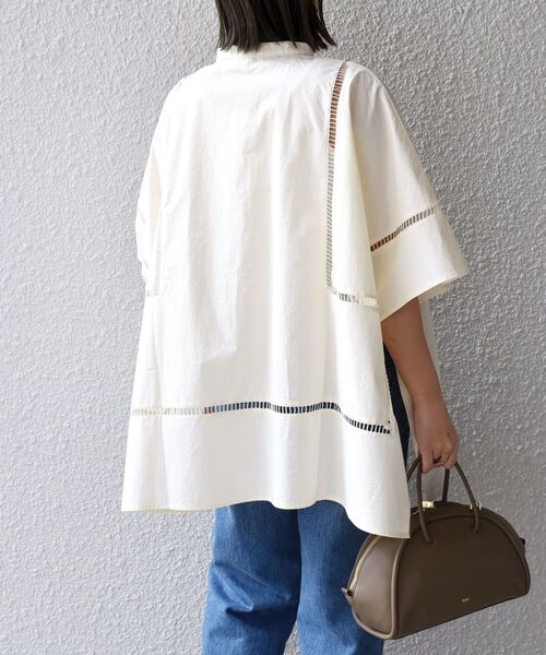 SHIPS(シップス)の「【SHIPS別注】BENCH MARKING SHIRT:〈洗濯機可能〉ハシゴレースシャツ(シャツ/ブラウス・レディース・ホワイト/ベージュ・ONE SIZE)」の4枚目の写真