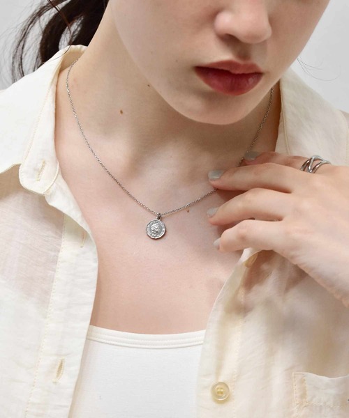 LHME(エルエイチエムイー)の「【WEB限定】”Gleam”コインネックレス/フラワー/サージカルステンレス(金属アレルギー対応)【LHME / エルエイチエムイー】(ネックレス・レディース・シルバー/ゴールド・45cm)」の4枚目の写真