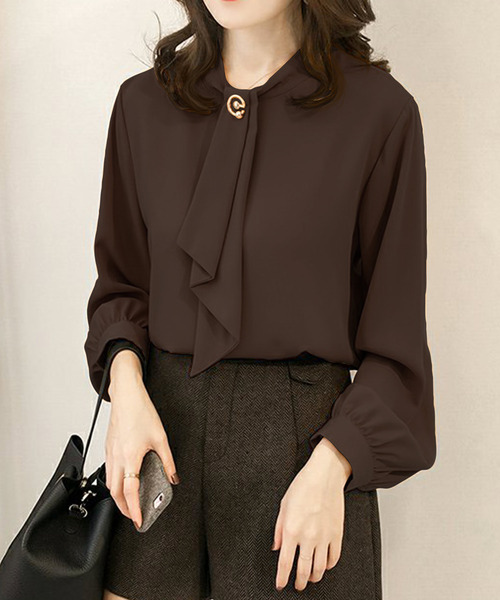 Amulet（アミュレット）の「【お気に入り2万人突破】ボウタイブラウス 長袖｜きれいめ通勤トップス（シャツ/ブラウス・レディース・グリーン/ベージュ/マスタード/ネイビー/ボルドー/ダークブラウン/キャメル/ブラック/カーキ/ライトピンク/ブルー/グレー・M/XL/L）」の4枚目の写真